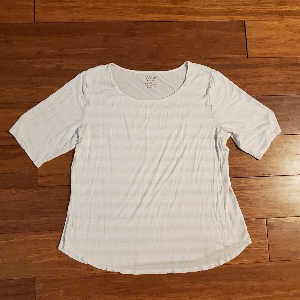 Apt 9 premium modern tee elbow sleeve, white & shimmery gold striped - Picture 1 of 3